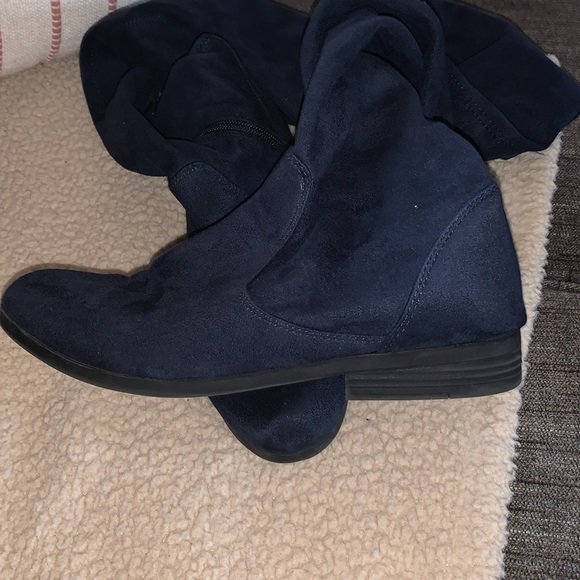 Blue suede over the knee ladies BOOTS.  Size 8 - Picture 8 of 8